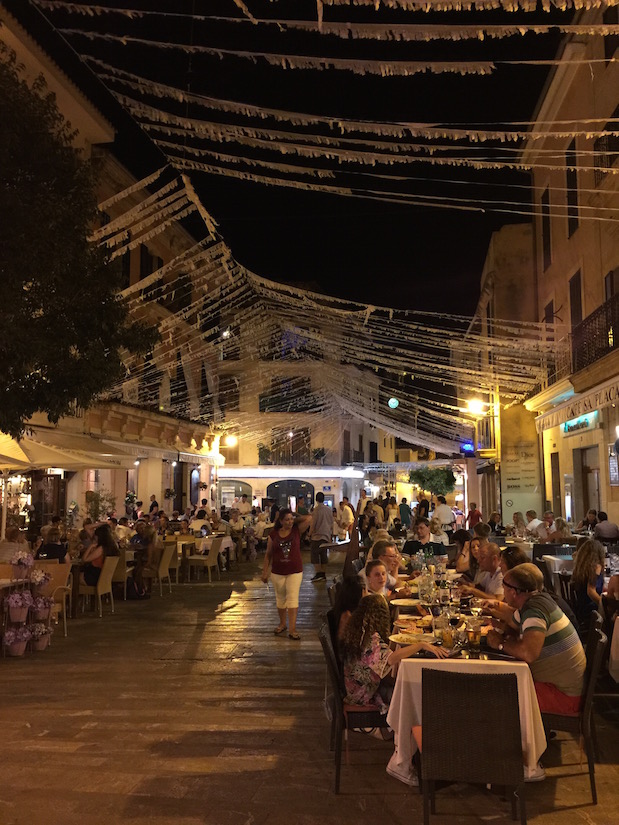 Restaurants in Alcudia am Abend