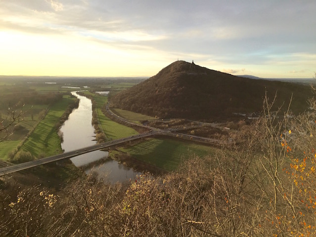 Blick von der Porta-Kanzel auf die Weser und das Wilhelmsdenkmal