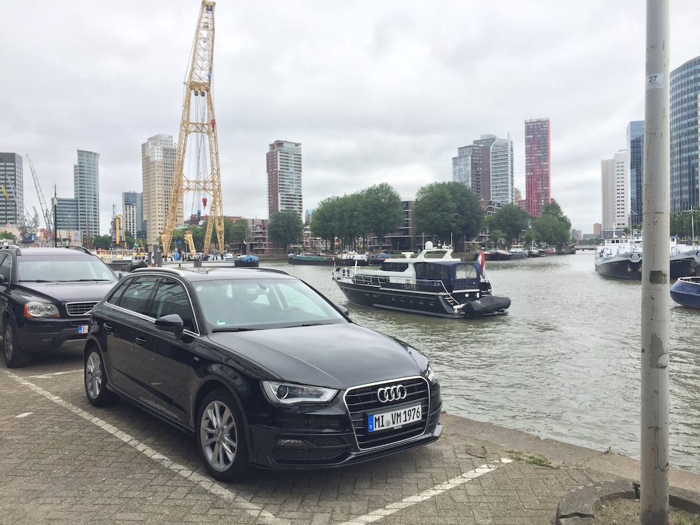 Autoreisen: Geschickt eingeparkt in Rotterdam