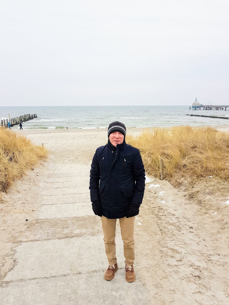 Seebrücke Zingst mit Tauchglocke