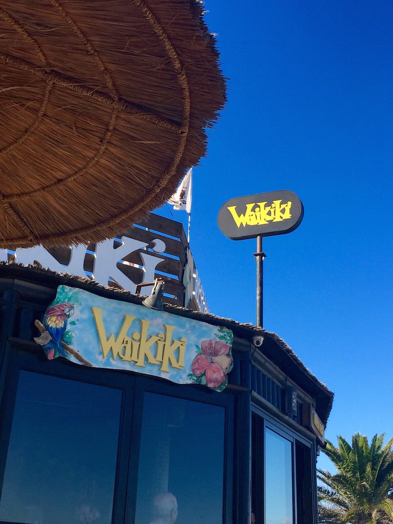 Wakiki Beach Club in Corralejo auf Fuerteventura: Eine der beliebtesten Strandbars