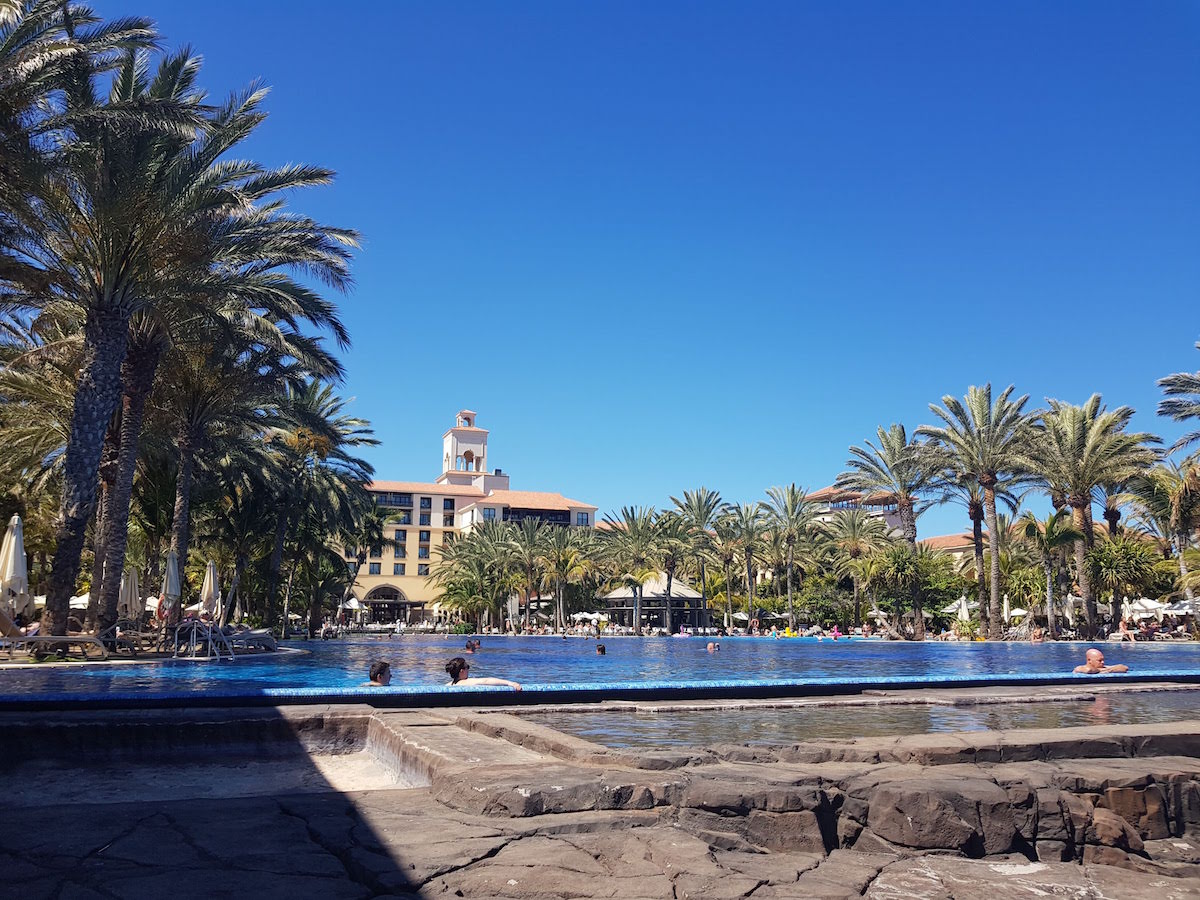 Der Infinity Pool des Hotel Costa Meloneras