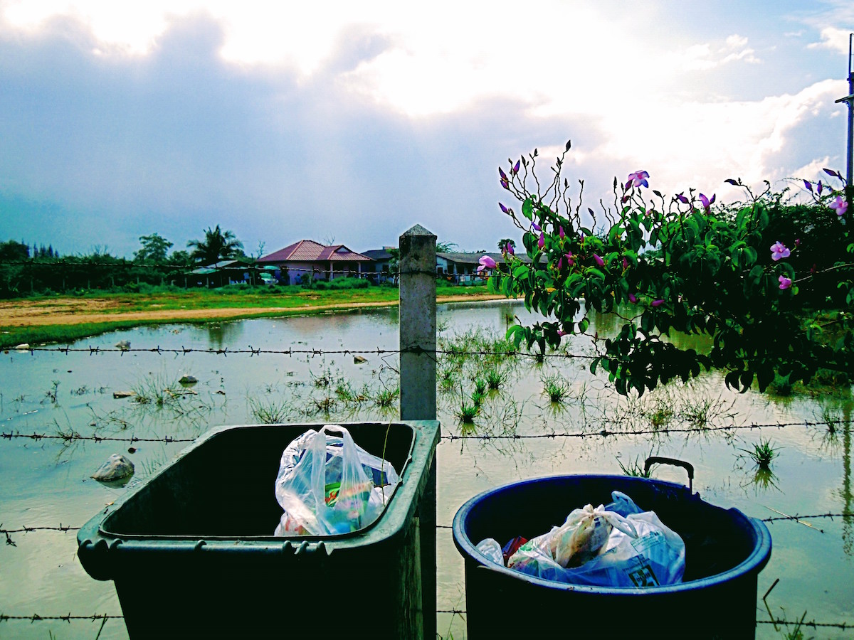 Mülltonnen in Cha-am, Thailand