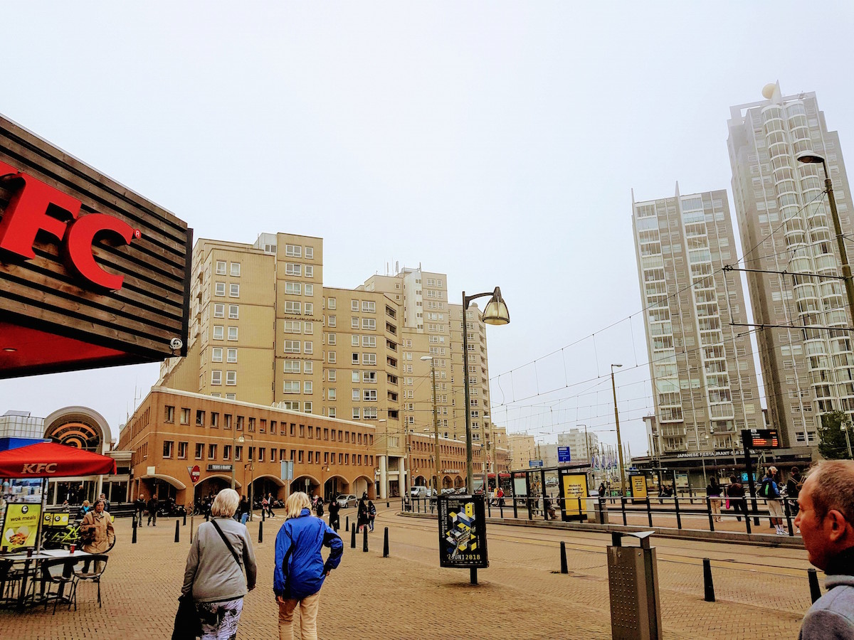 Erster Eindruck von Scheveningen: Kein architektonisches Schmuckstück