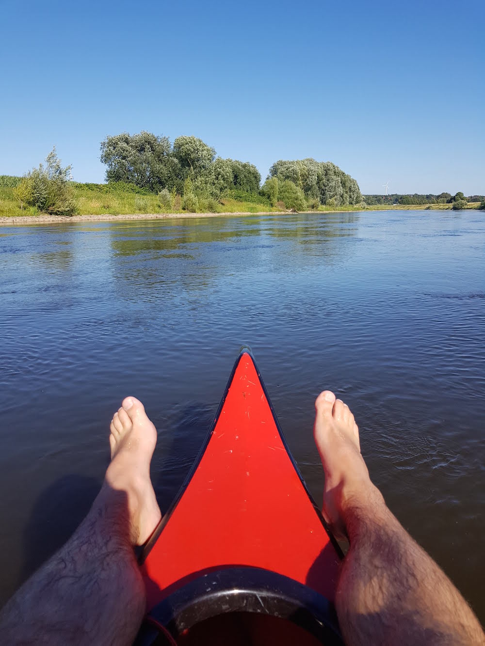 Paddeln auf der Weser an einem herrlichen Sommertag