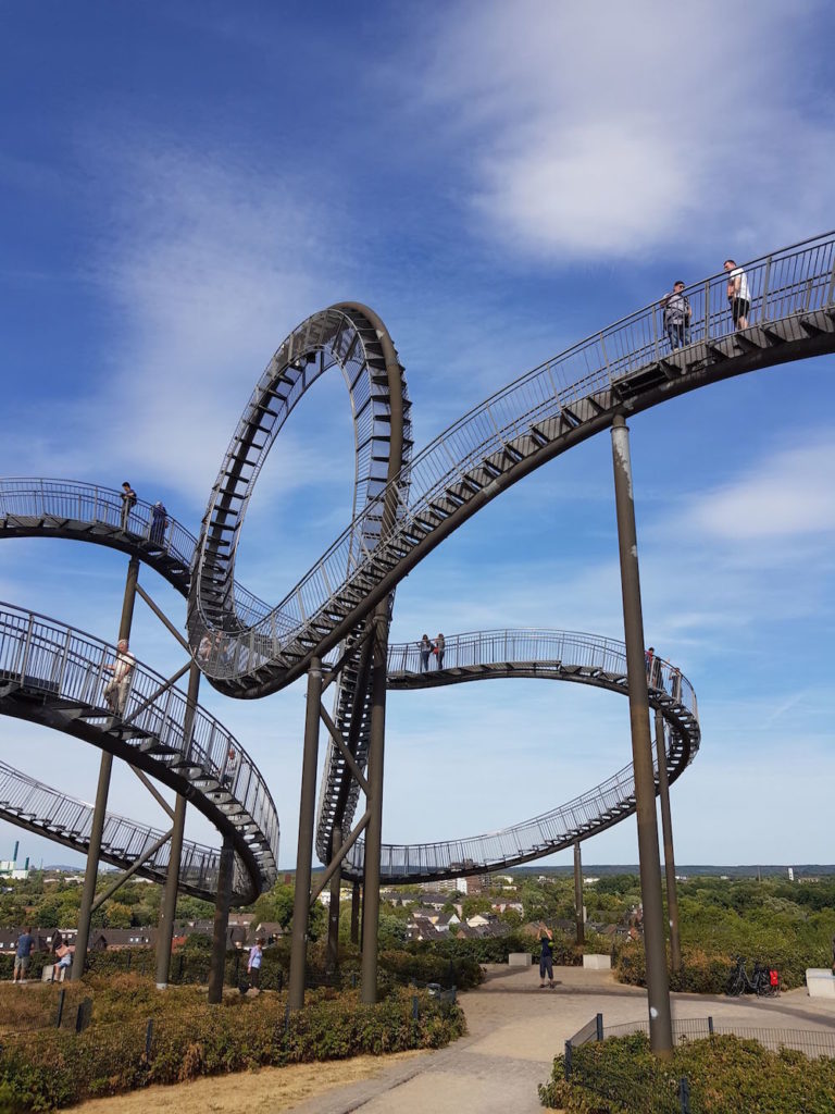 Achterbahn Treppe Tiger & Turtle – Magic Mountain: Begehbare Achterbahn in Duisburg - Gay
