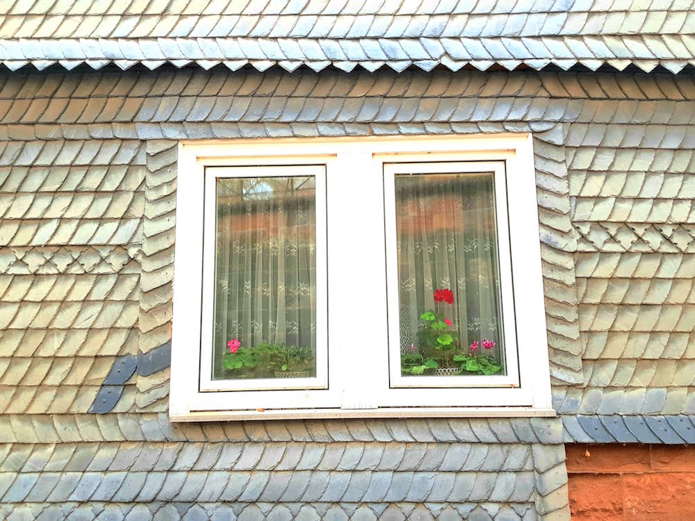 Typisches mit Schindeln bedecktes Wohnhaus in Frankenberg