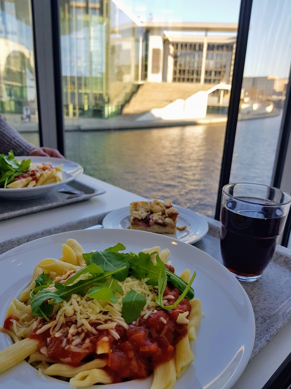Mittagessen im Paul-Löbe-Haus neben dem Bundestag