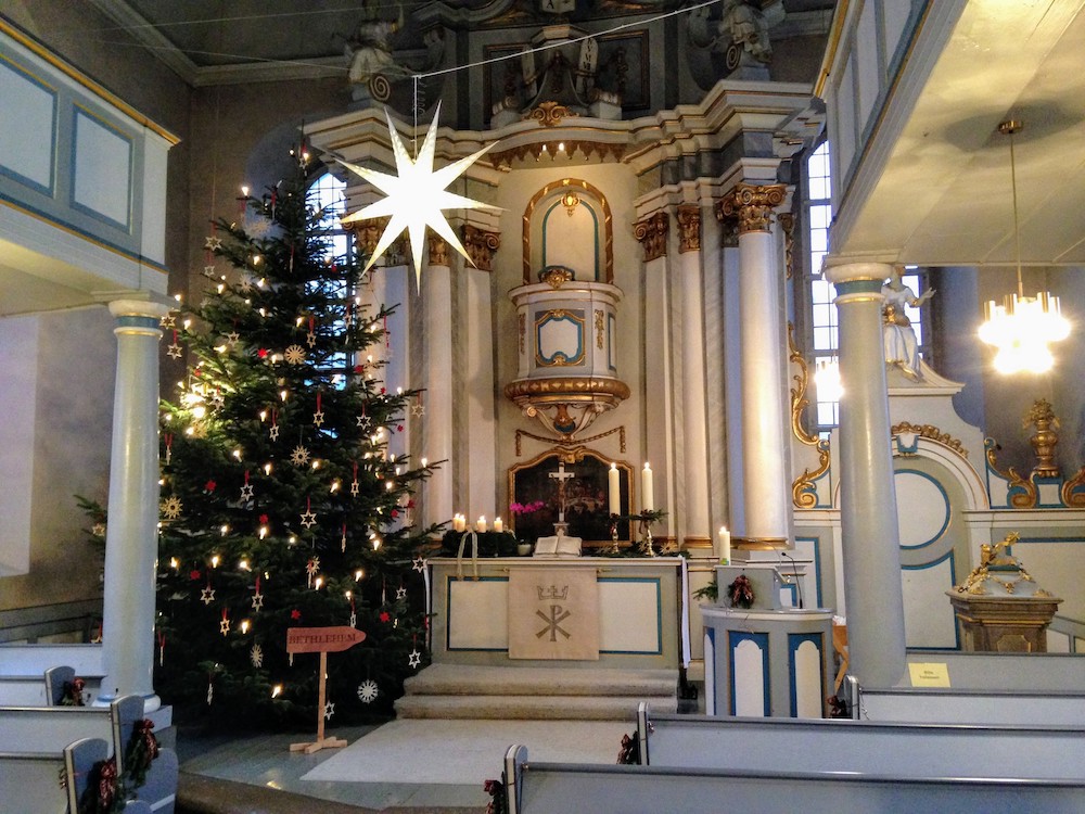 Am Heiligabend gehen wir in die Kirche