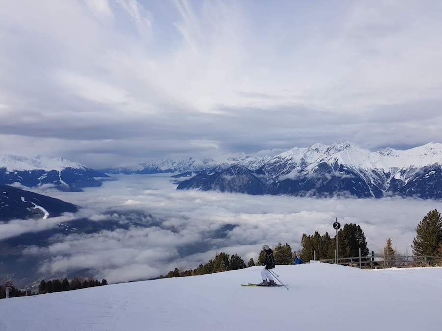 Gay Winterurlaub: Gemeinsam mit anderen schwulen Männern skifahren