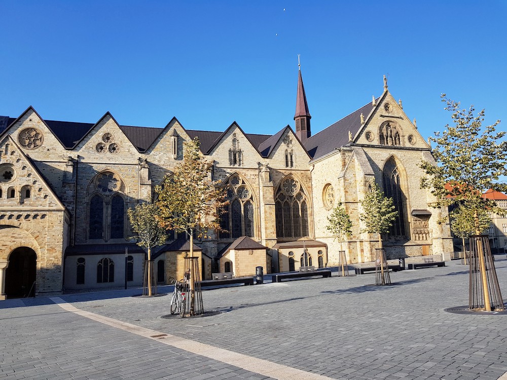 Der Domplatz in Paderborn war bei über 30 Grad wie leergefegt