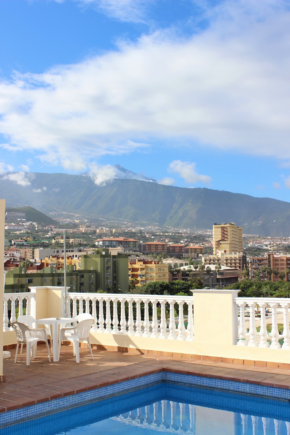 Blick von Puerto de la Cruz zum Teide