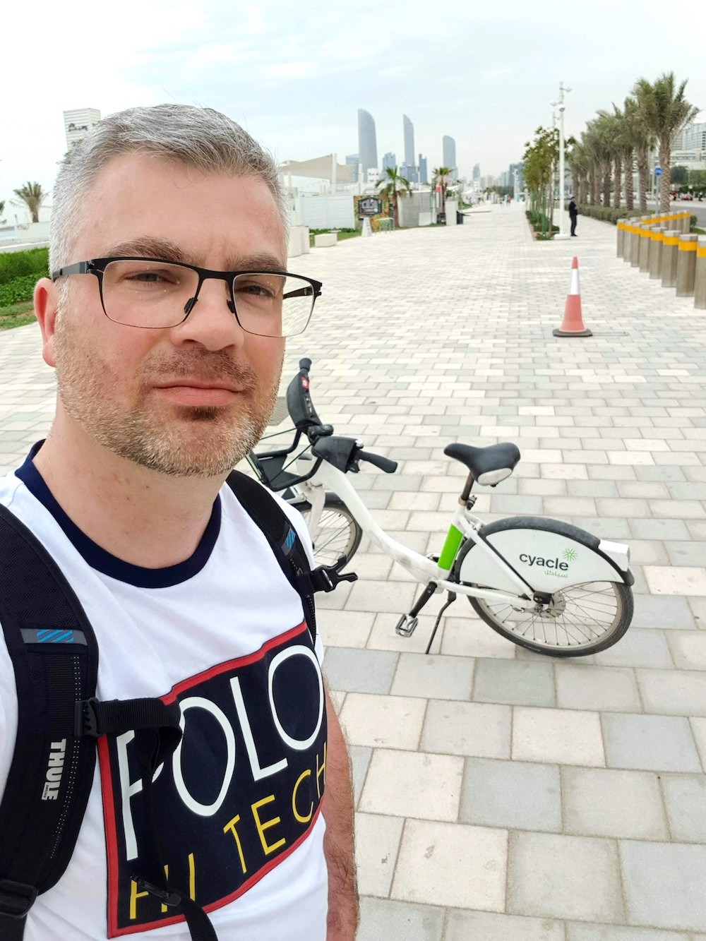 Als Radfahrer in Abu Dhabi unterwegs