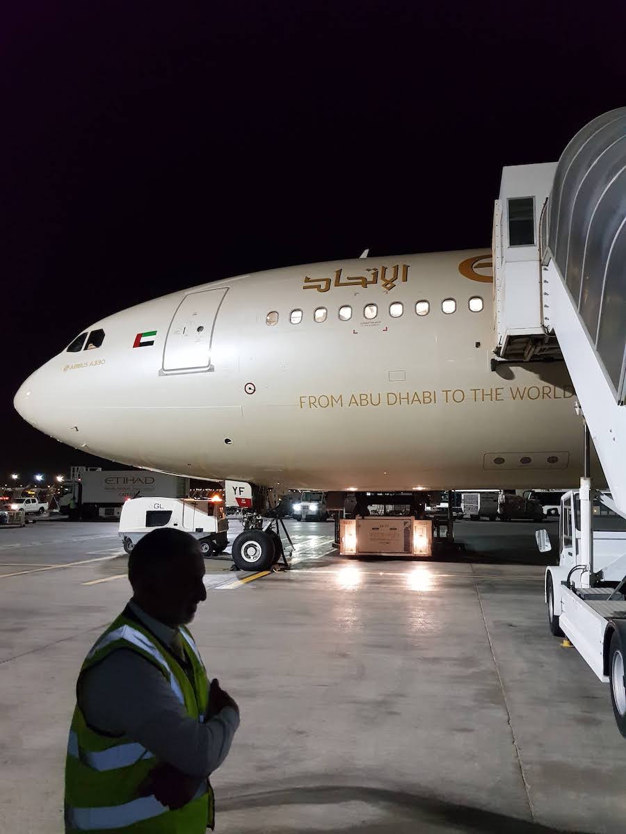 "Unser" Etihad Airbus A330 am Flughafen Abu Dhabi