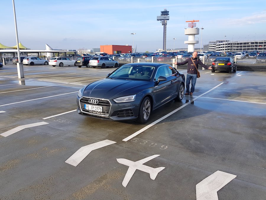 Parkplatz im Parkhaus am Flughafen Düsseldorf