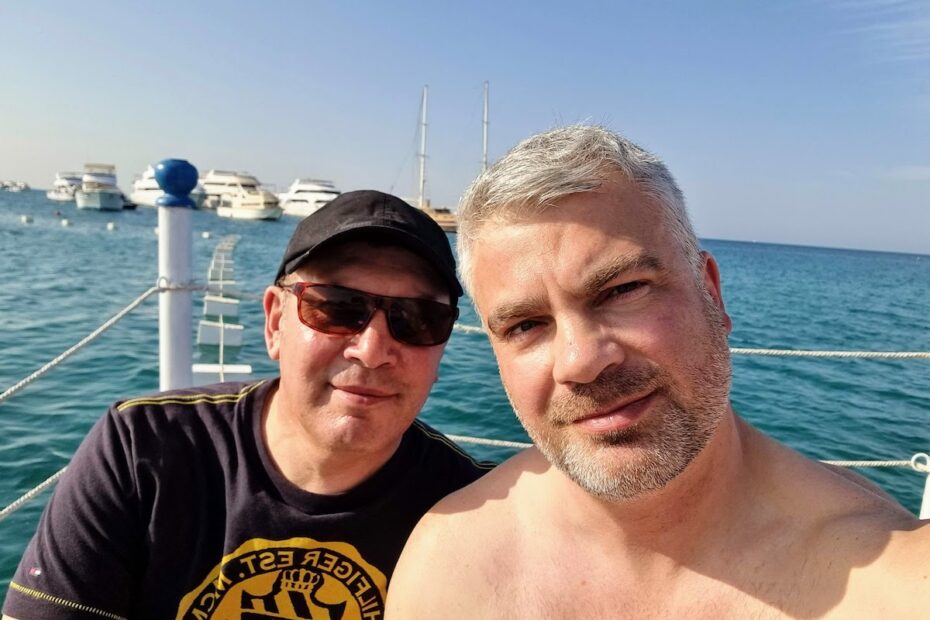 Gay-Urlaub Ägypten: Schwules Paar am Strand