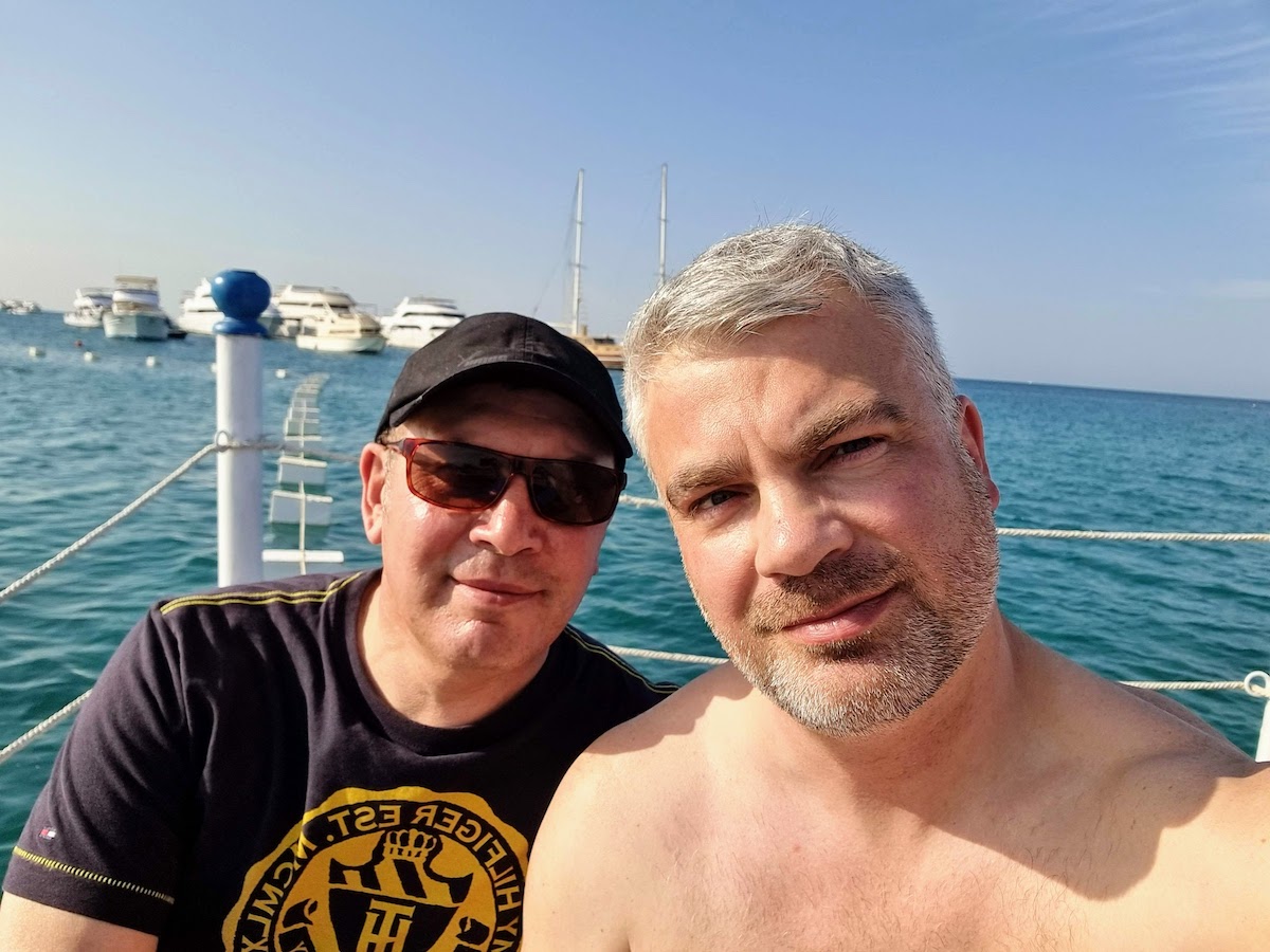 Gay-Urlaub Ägypten: Schwules Paar am Strand