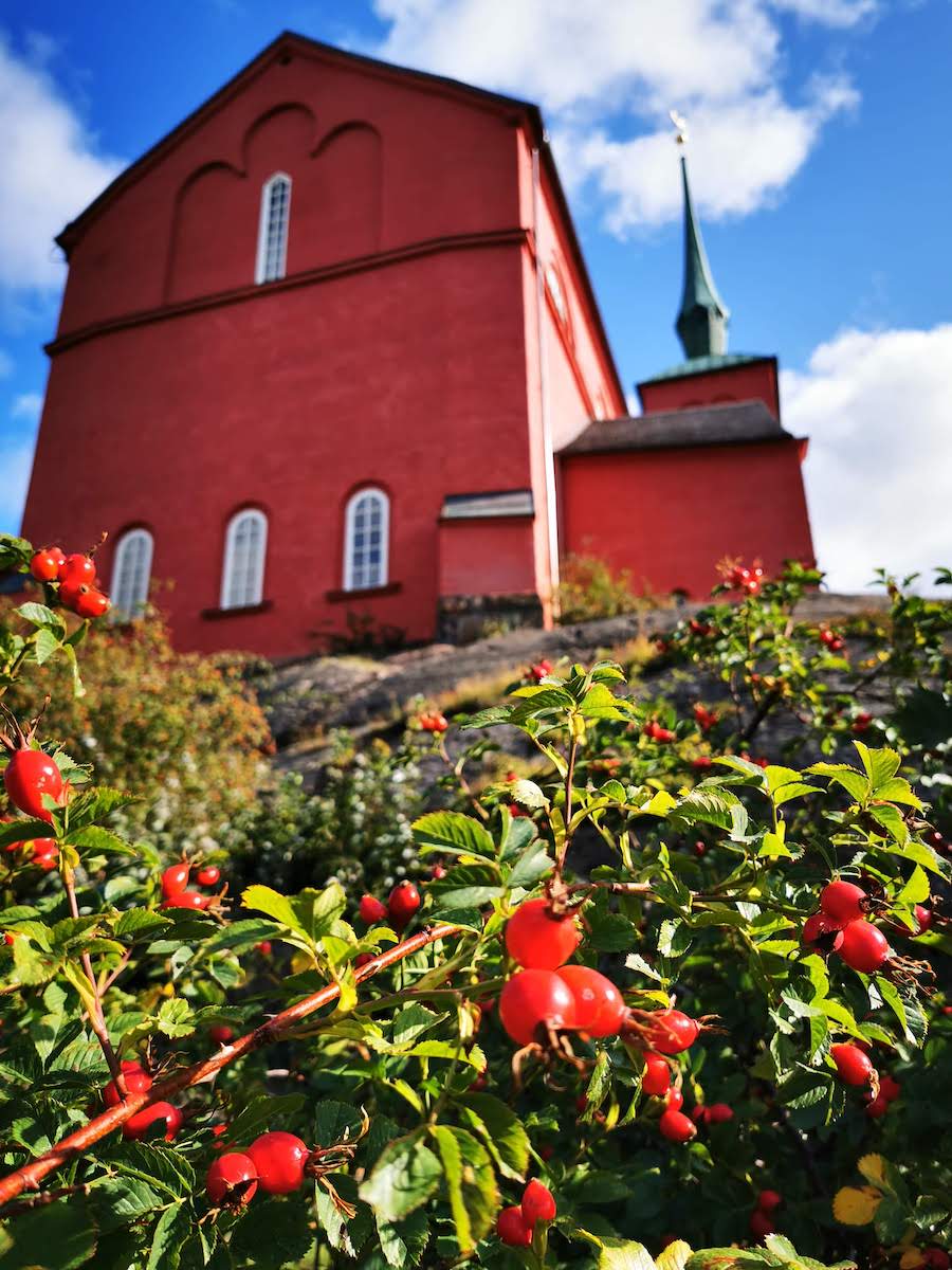 Schöne, kleine Kirche in Nynäshamn