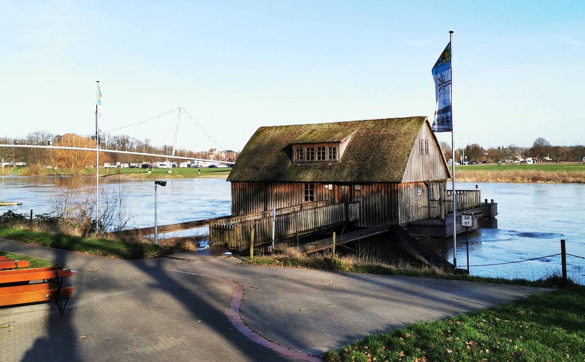 Schwimmende Schiffmühle auf der Weser in Minden