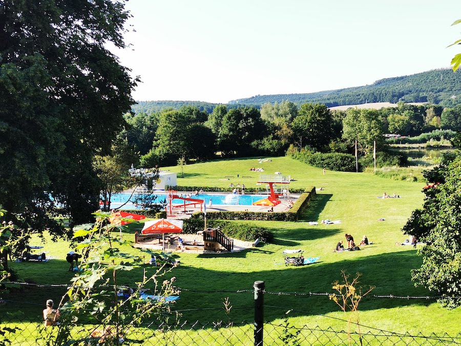 Schwuler Sex im Schwimmbad und Therme