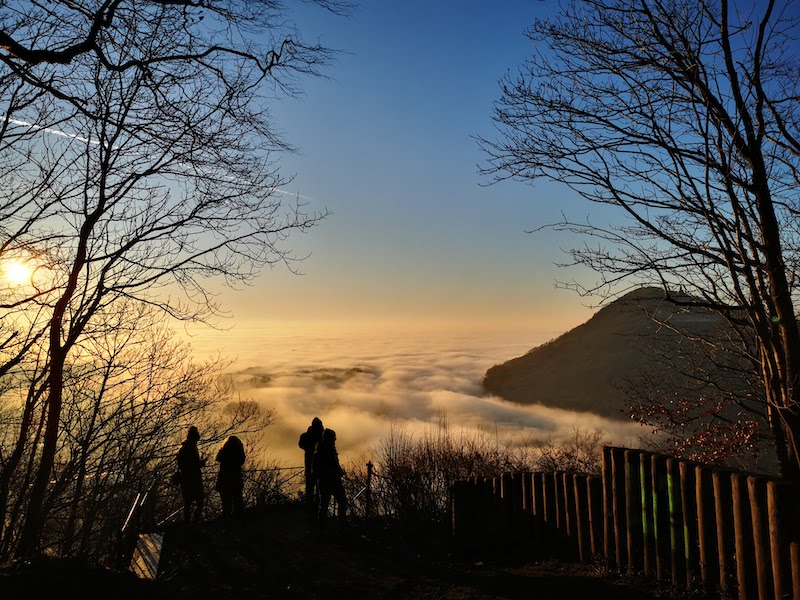 Portakanzel: Wolkenmeer in Porta Westfalica