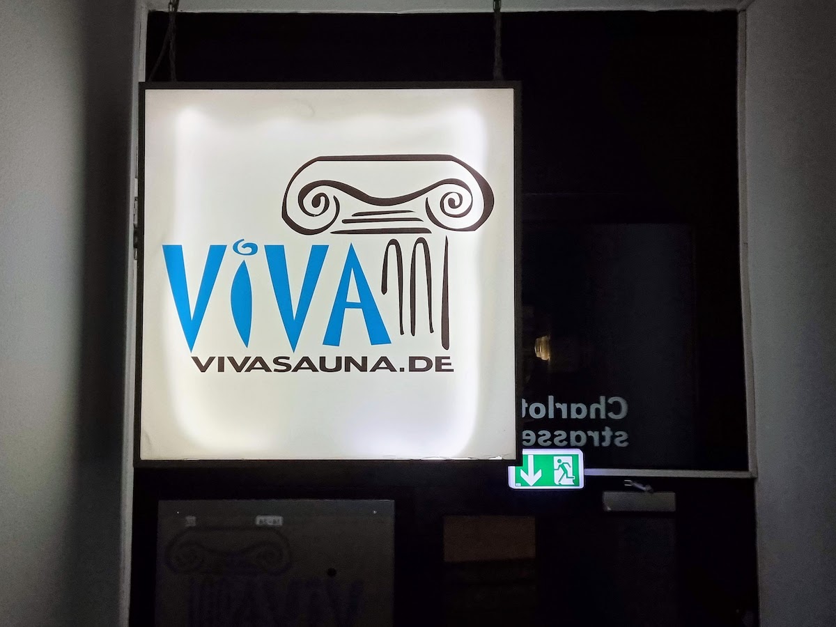 Stuttgart VIVA Sauna: Durch das Treppenhaus gehst du nach oben