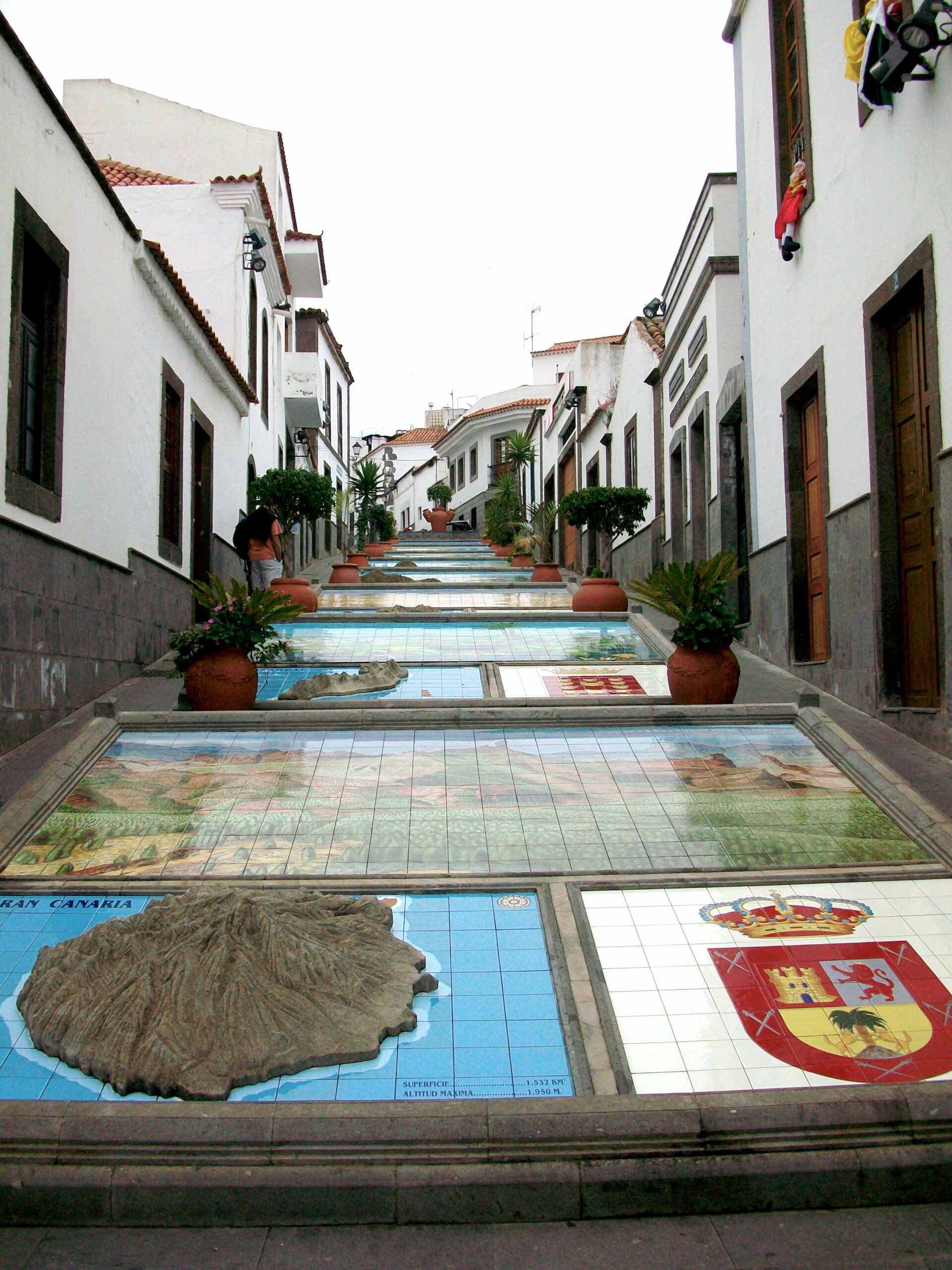 Firgas: Reliefs aller Kanarischen Inseln