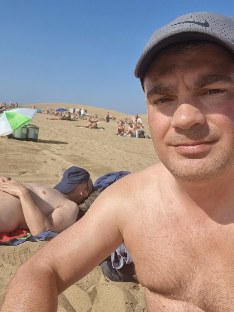 Zwei nackte Gays am FKK-Strand auf Gran Canaria