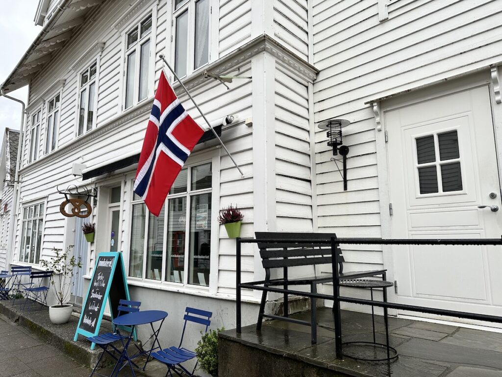 Gemütliches Café in Nordfjordeid