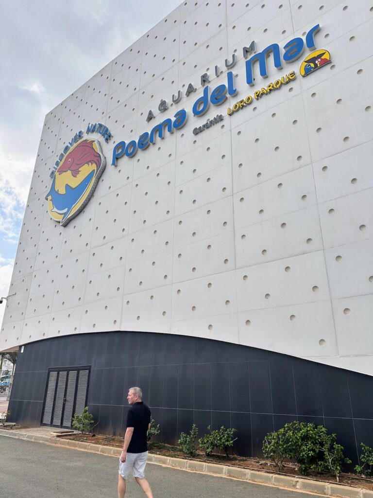 Das Aquarium "Poema del Mar" in Las Palmas de Gran Canaria ist in einem spektakulären Bau untergebracht