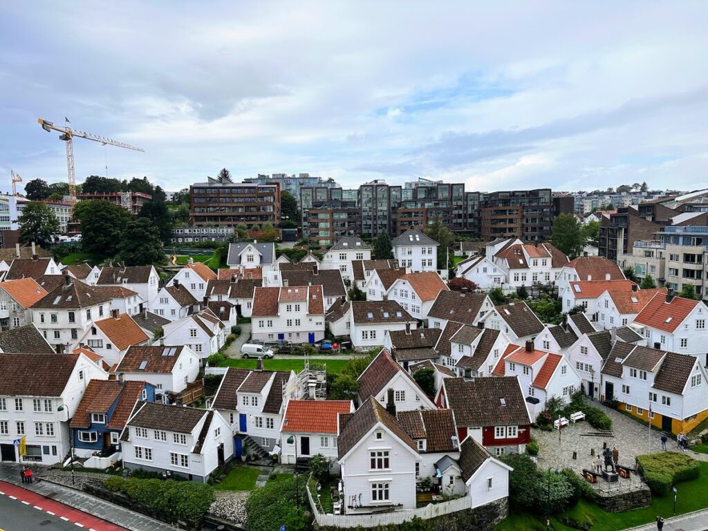 Die weißen Holzhäuser sind die bekannteste Sehenswürdigkeit in Stavanger