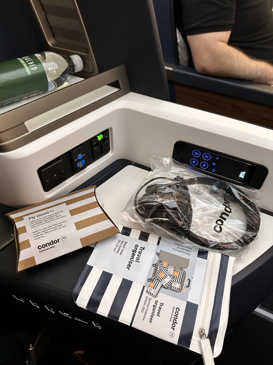 Condor Business Class Upgrade Erfahrungen: Lohnt der Aufpreis? | Gay ...