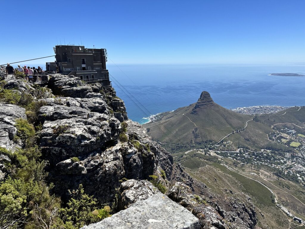 Bergstation und den kleinen Berg Lion's Head von oben