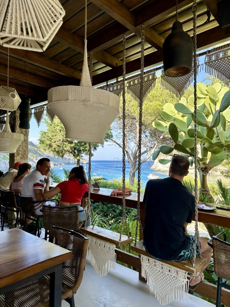 Kounna Beach & Resto Bar