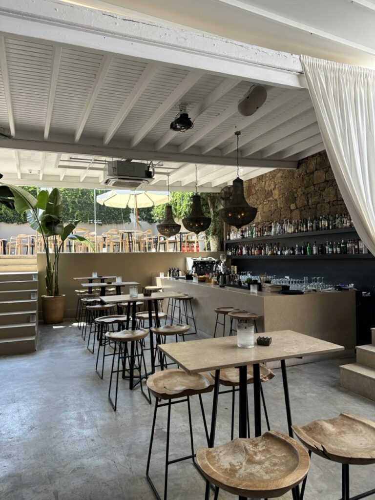 Antika Bar: Hier gibt es leckere Cocktails in Lindos