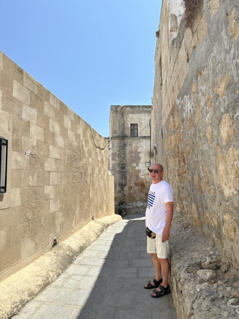 Schmale Gasse in Lindos