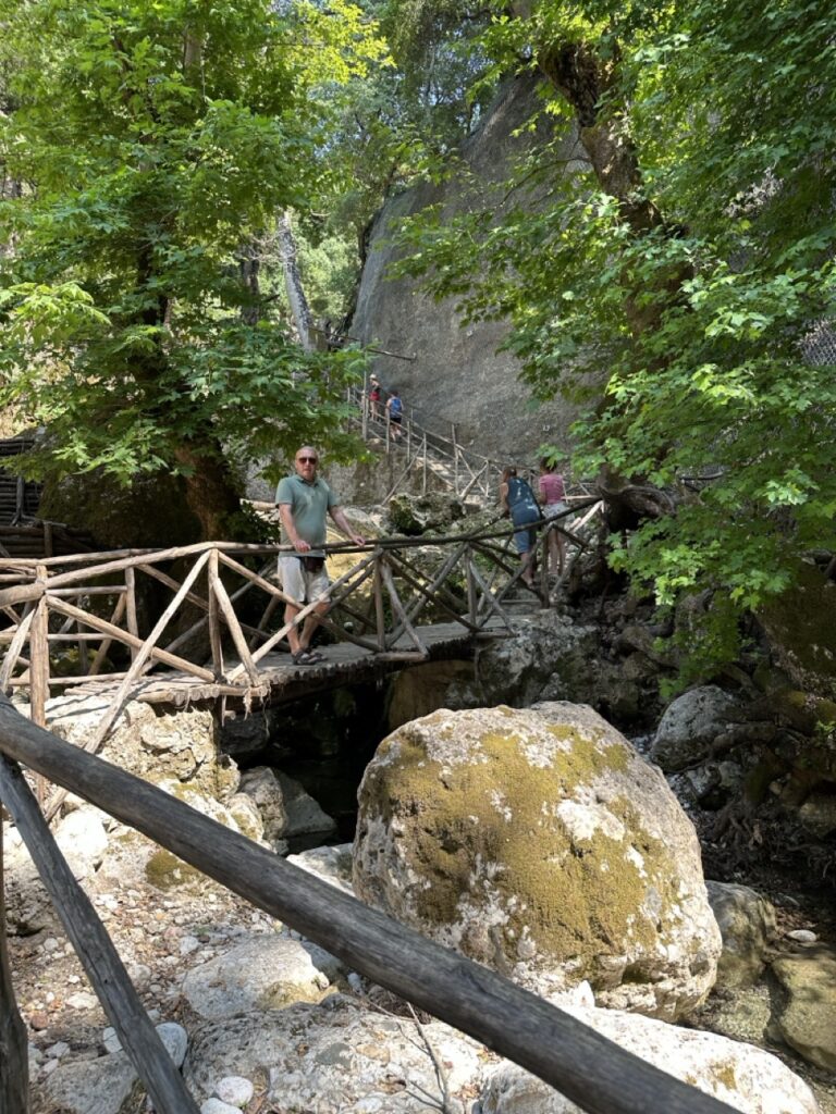 Schmetterlingstal Rhodos: Treppen und Brücken
