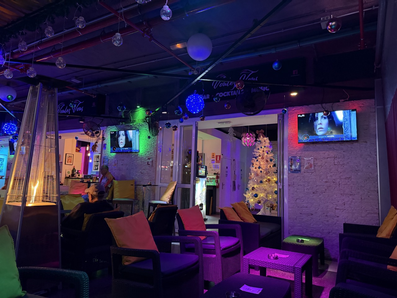 Voulez Vous Bar im Yumbo Centre