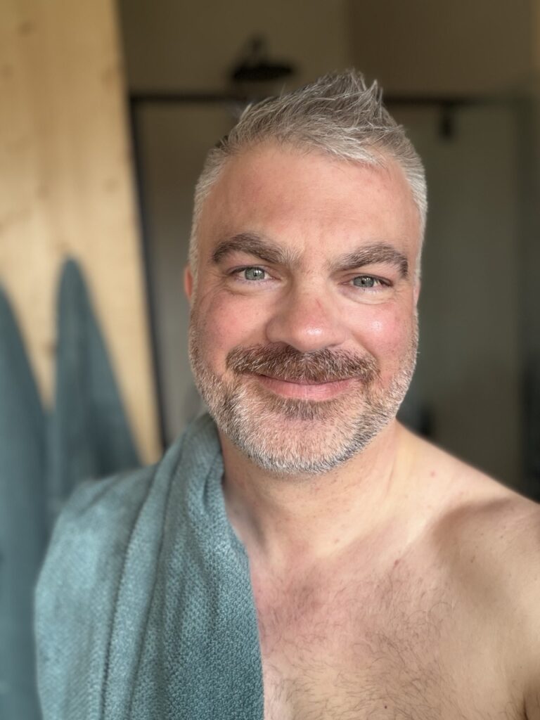 Reiseblogger nach der Dusche