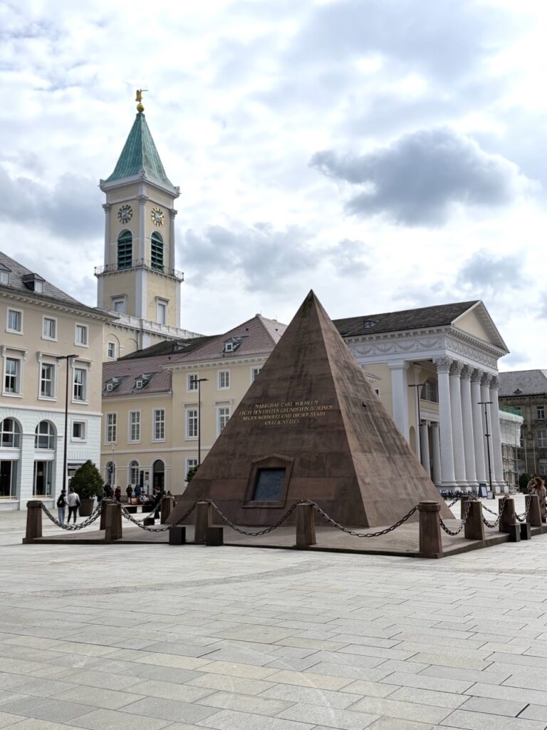 Gay-Reisen nach Karlsruhe für schwule Kulturliebhaber