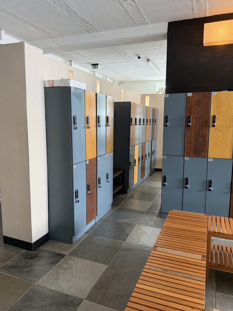 XL Sauna Saarbücken: Umkleidekabine mit Spinden